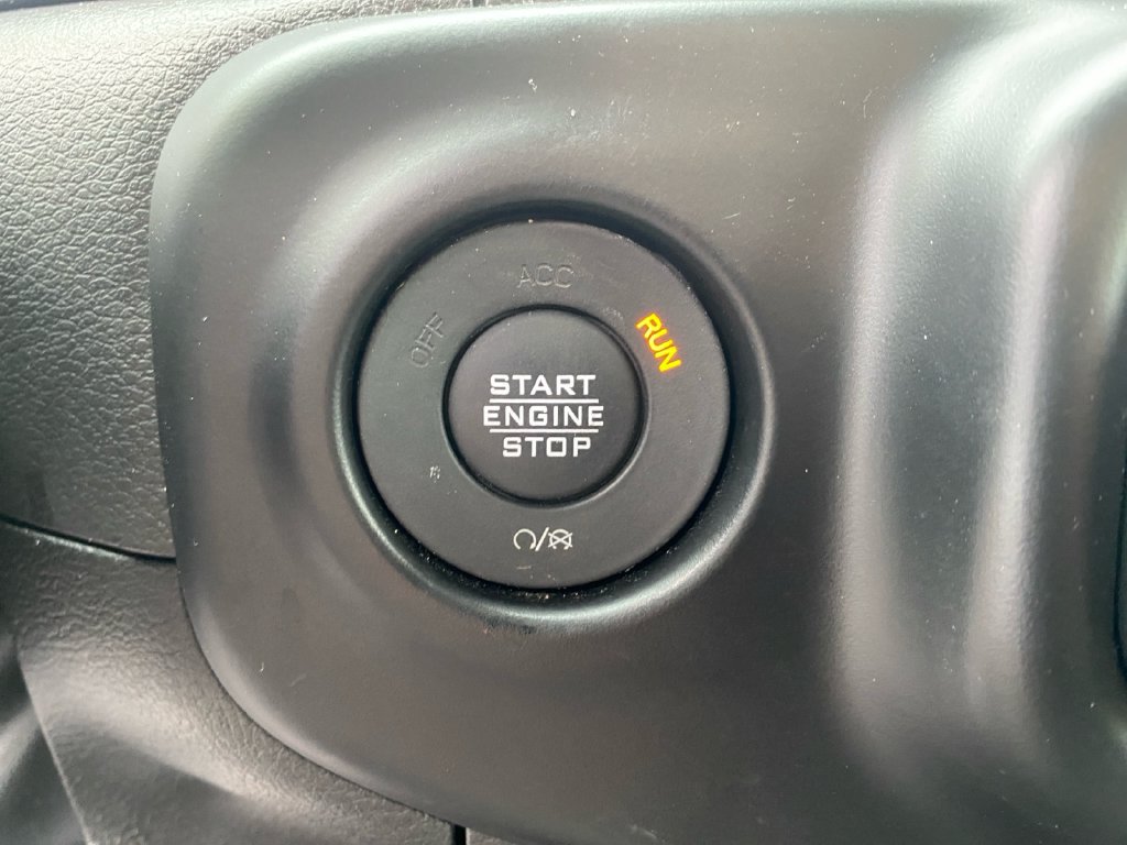 Used 2023 Jeep Wrangler Unlimited Sahara AWD/4WD image 17