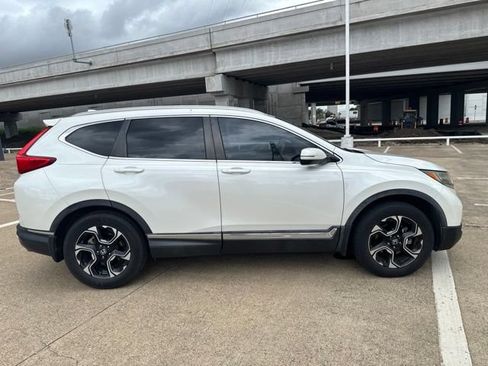 Used 2018 Honda CR-V Touring image 2