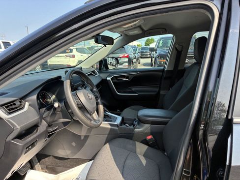 Used 2021 Toyota RAV4 XLE AWD/4WD image 22