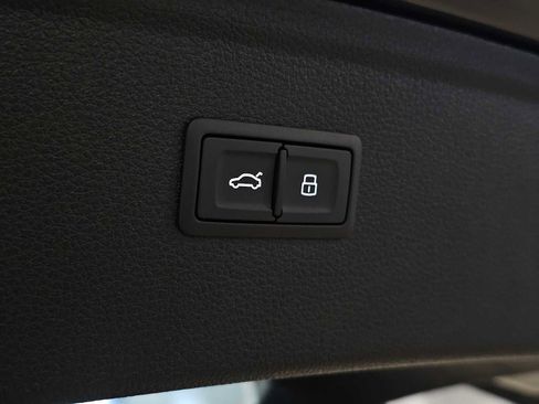 Used 2025 Audi Q5 2.0T Premium w/ Convenience Plus Package image 17