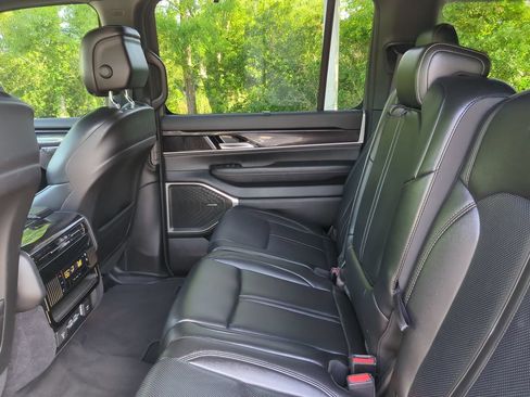 Used 2024 Jeep Wagoneer 4WD w/ Convenience Group I image 18