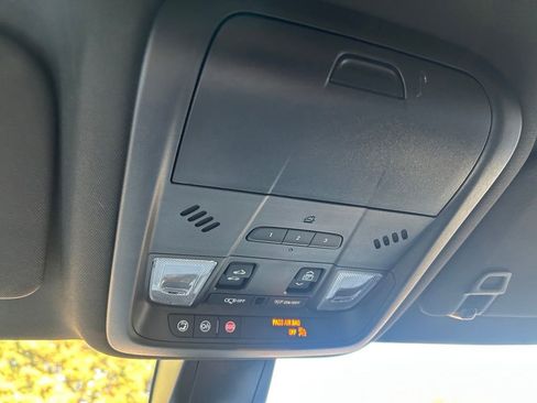 Used 2025 Cadillac XT6 Luxury image 61