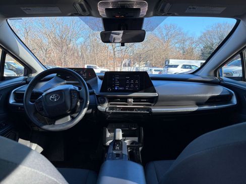 Used 2025 Toyota Prius LE image 31