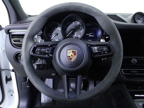 Used 2022 Porsche Macan AWD/4WD image 22