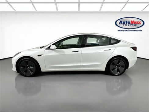 Used 2023 Tesla Model 3 Standard Range image 9