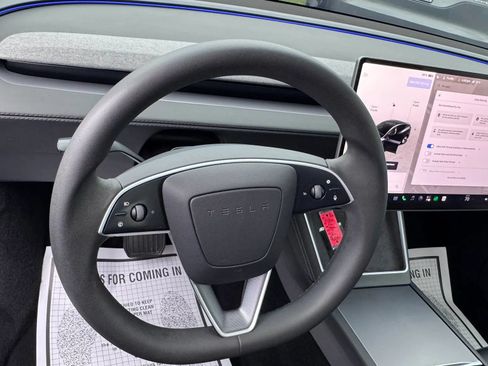 Used 2026 Tesla Model Y AWD image 15