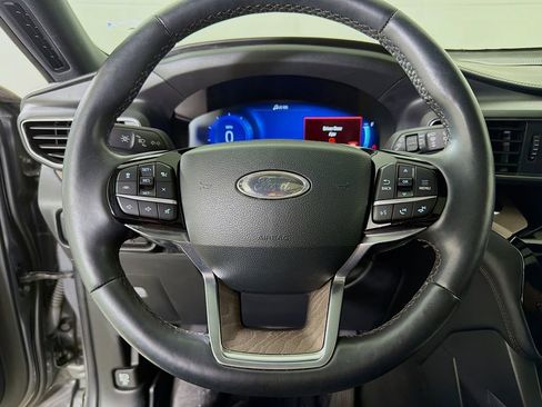 Used 2023 Ford Explorer Platinum w/ Technology Package AWD/4WD image 14