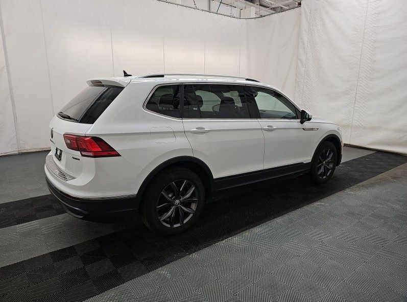 Used 2024 Volkswagen Tiguan SE AWD/4WD image 3