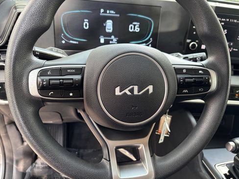 Used 2025 Kia Sportage LX FWD image 25