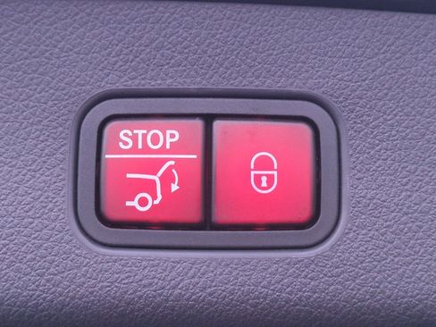 Used 2023 Mercedes-Benz GLC 300 4MATIC image 34