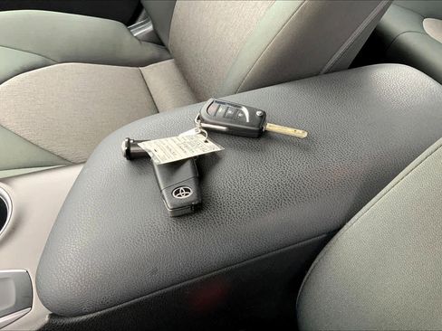 Used 2022 Toyota Camry LE image 14