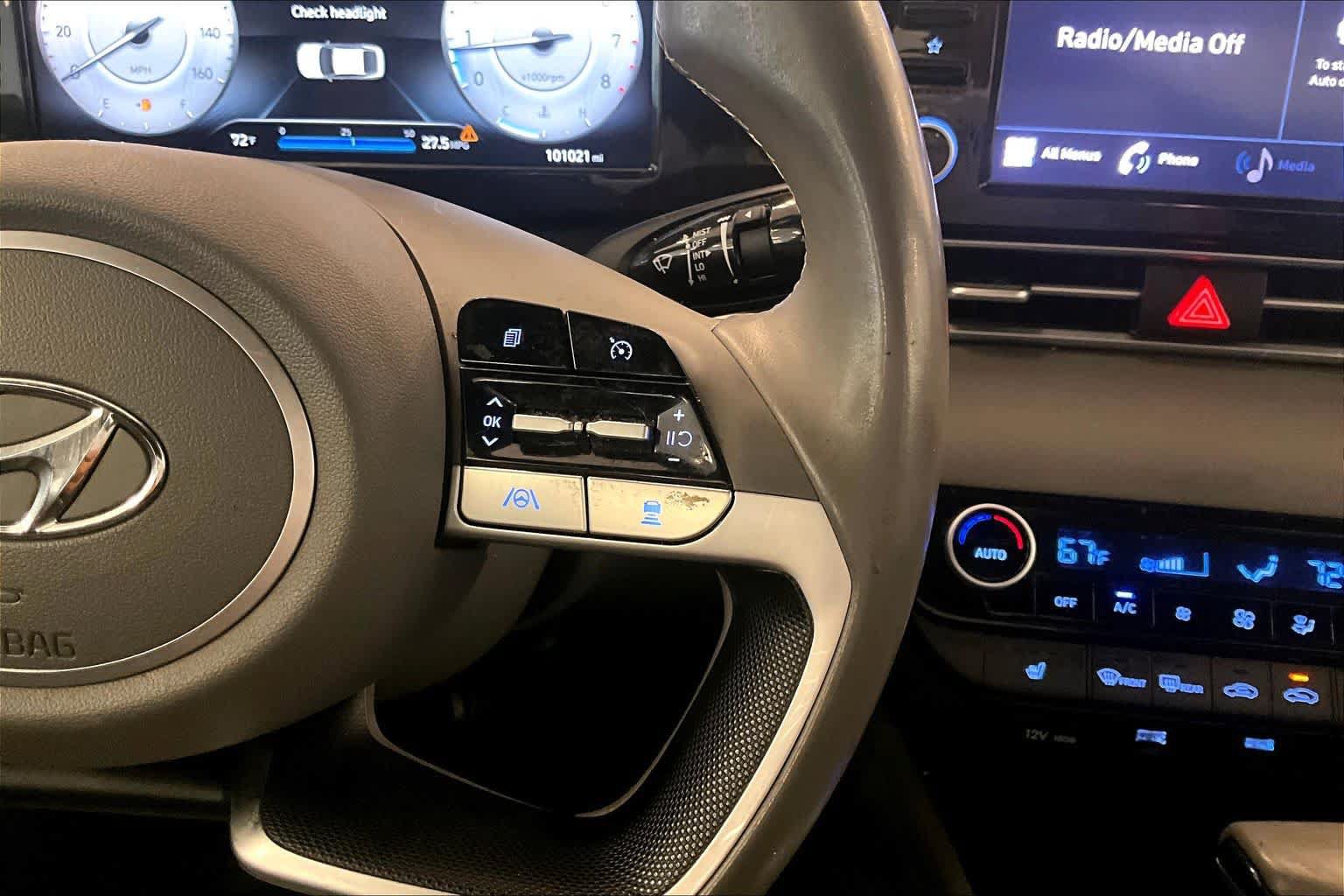 Used 2022 Hyundai Elantra SEL w/ Convenience Package FWD image 21