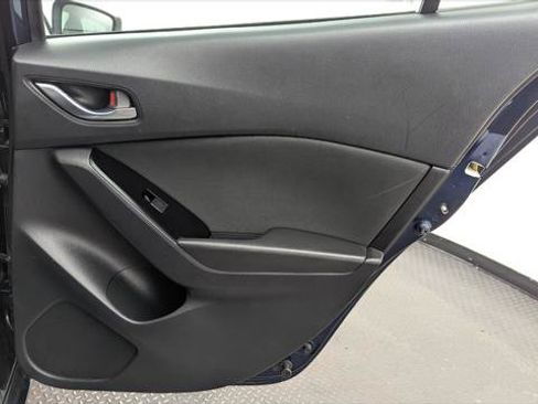 Used 2018 MAZDA MAZDA3 Sport FWD image 18