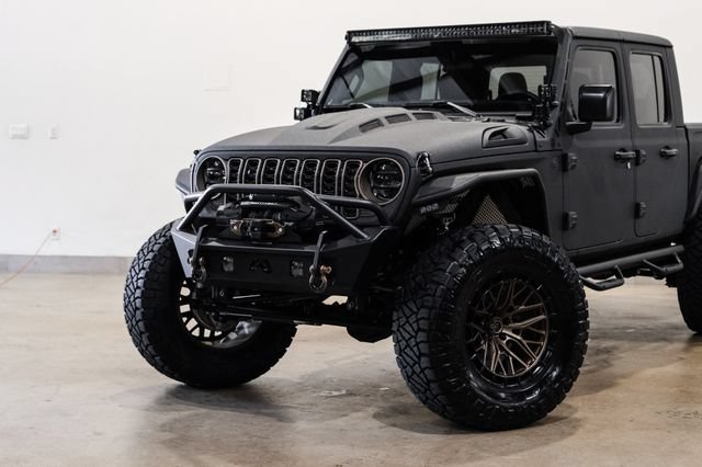 Used 2025 Jeep Gladiator Sport AWD/4WD image 19