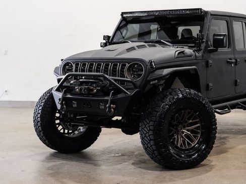 Used 2025 Jeep Gladiator Sport AWD/4WD image 19