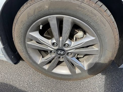 Used 2018 Hyundai Elantra SEL FWD image 14