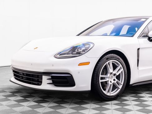 Used 2018 Porsche Panamera 4 AWD/4WD image 33