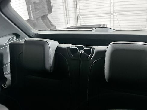 Used 2023 Volkswagen Tiguan SE R-Line image 28