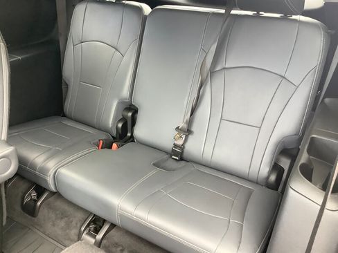 Used 2018 Buick Enclave Essence AWD/4WD image 13