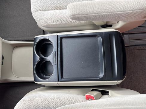 Used 2011 Toyota Sienna LE image 27