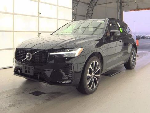 Certified 2025 Volvo XC60 B5 Plus image 2