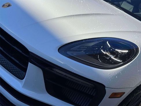 New 2026 Porsche Macan AWD/4WD image 11