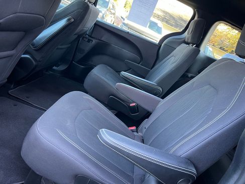 Used 2019 Chrysler Pacifica Touring Plus w/ S Appearance Package image 42