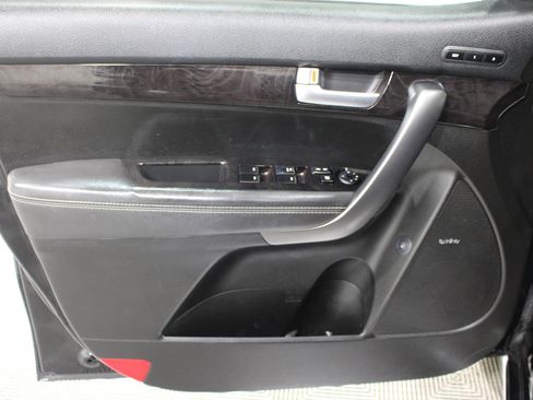 Used 2014 Kia Sorento SX w/ 3rd Row Package image 6