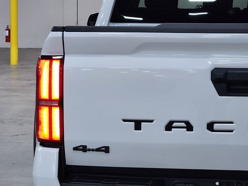 Used 2024 Toyota Tacoma TRD Off-Road image 21