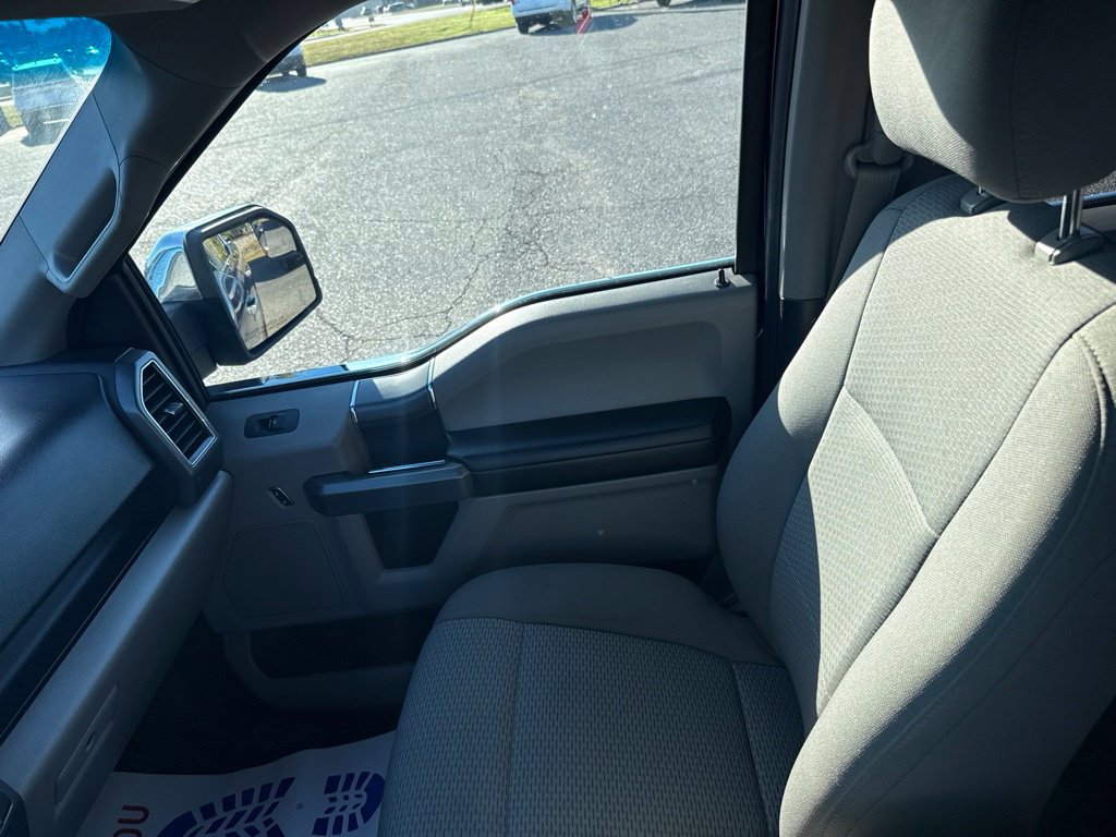 Used 2017 Ford F150 XLT w/ Equipment Group 302A Luxury AWD/4WD image 18