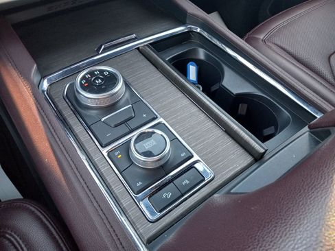 Used 2024 Ford Expedition Limited image 25