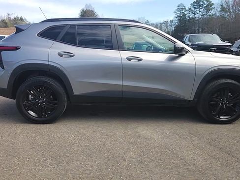 Used 2024 Chevrolet Trax ACTIV w/ Sunroof Package image 18