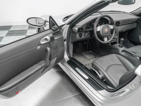 Used 2005 Porsche 911 Carrera RWD image 22