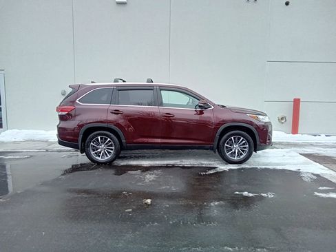 Certified 2019 Toyota Highlander XLE image 2
