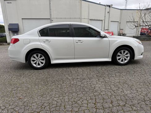 Used 2010 Subaru Legacy 2.5i Premium image 4