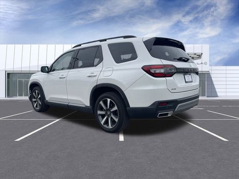 Used 2023 Honda Pilot Elite image 6