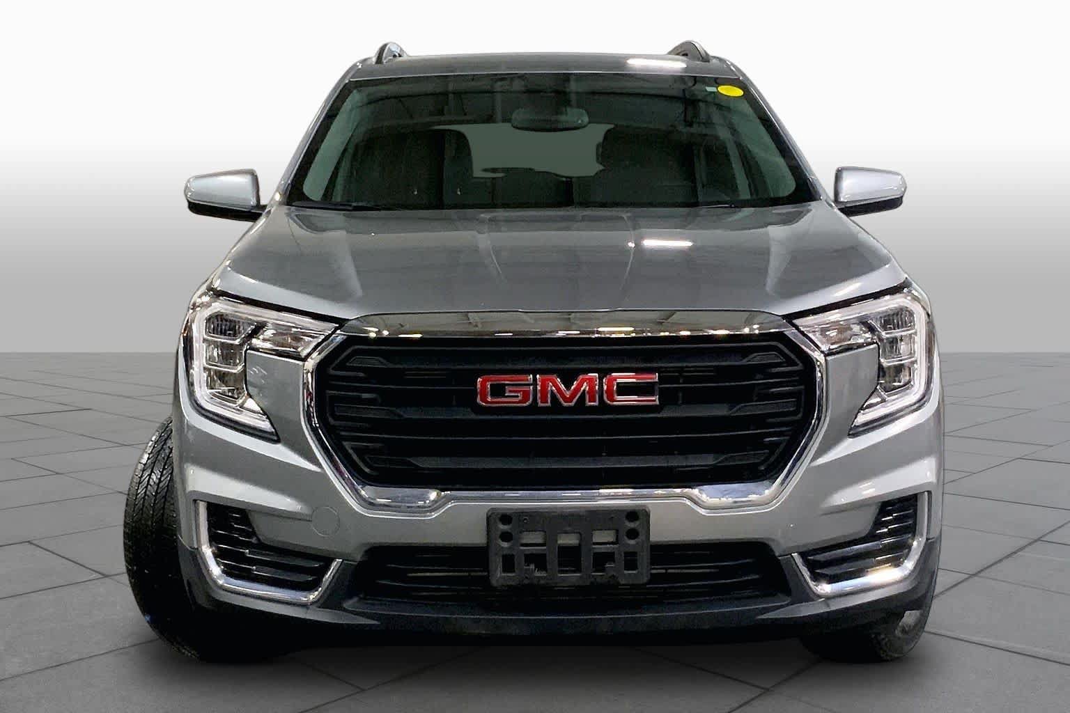 Used 2024 GMC Terrain SLE w/ Driver Convenience Package AWD/4WD image 4
