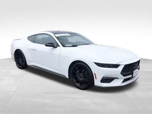 Used 2024 Ford Mustang Coupe RWD image 2