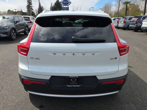 Certified 2025 Volvo XC40 B5 Plus image 12