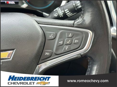 Used 2018 Chevrolet Equinox LT w/ Sun & Infotainment Package image 27