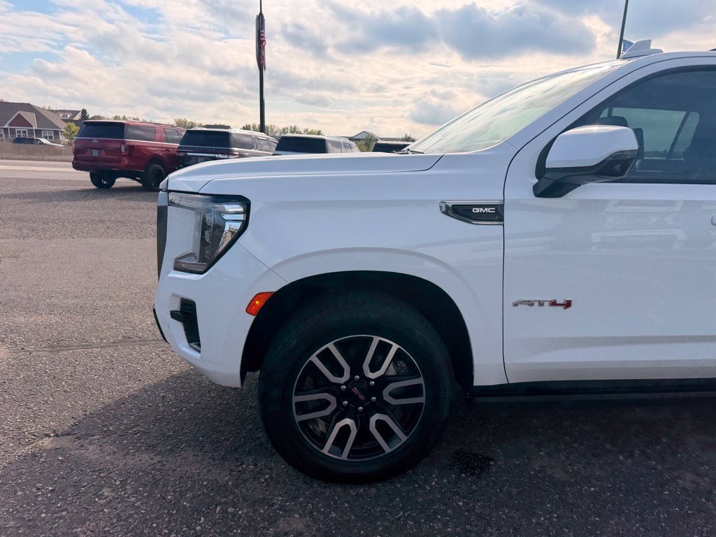 Used 2021 GMC Yukon XL AT4 w/ AT4 Premium Plus Package AWD/4WD image 10