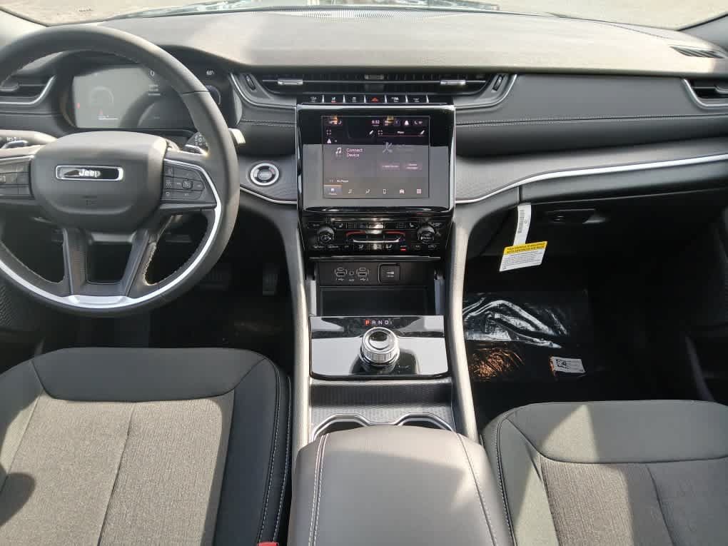 New 2025 Jeep Grand Cherokee Laredo X w/ Luxury Tech Group I AWD/4WD image 17