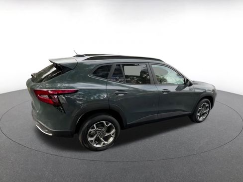 Used 2025 Chevrolet Trax LT w/ LT Convenience Package image 15