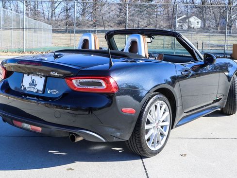 Used 2017 FIAT 124 Spider Lusso RWD image 16