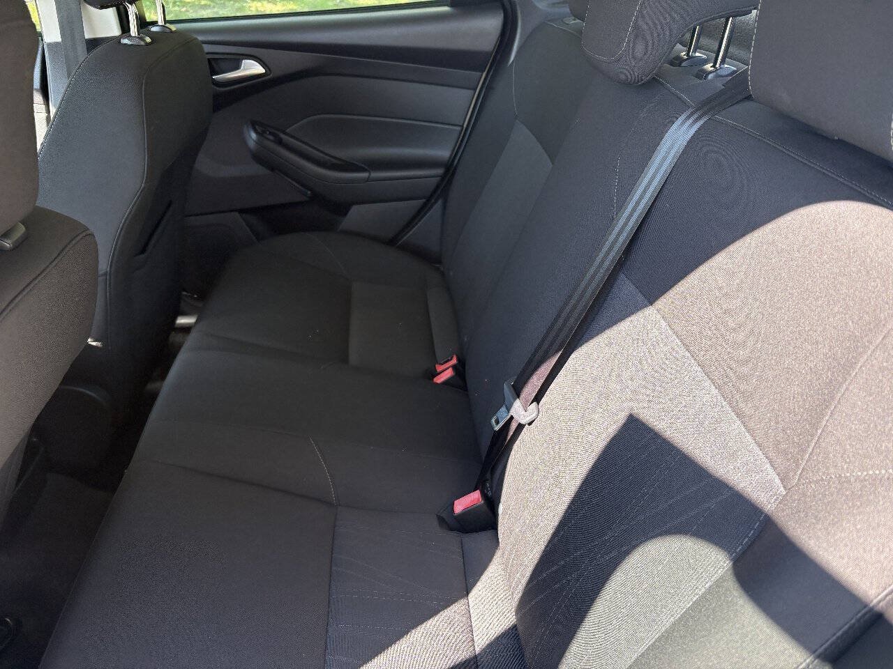 Used 2015 Ford Focus SE FWD image 20