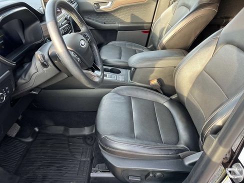 Certified 2020 Ford Escape Titanium AWD/4WD image 19