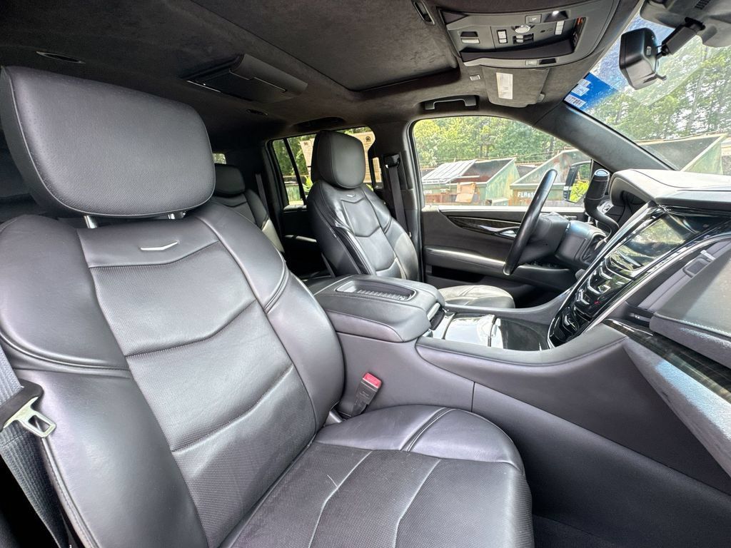 Used 2019 Cadillac Escalade ESV Platinum AWD/4WD image 32