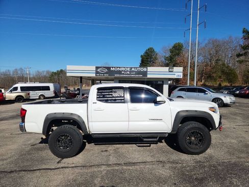 Used 2020 Toyota Tacoma SR5 w/ SR5 Appearance Package (SM) RWD image 1