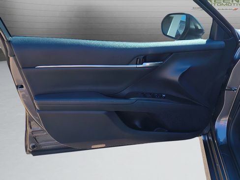 Used 2022 Toyota Camry XLE image 13