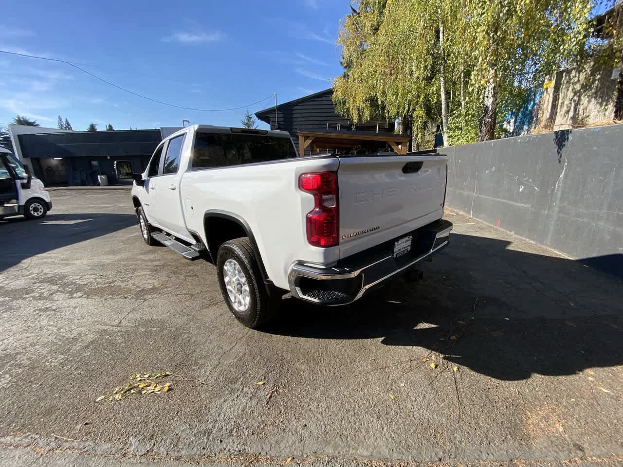 Used 2021 Chevrolet Silverado 3500 LT w/ Convenience Package AWD/4WD image 4